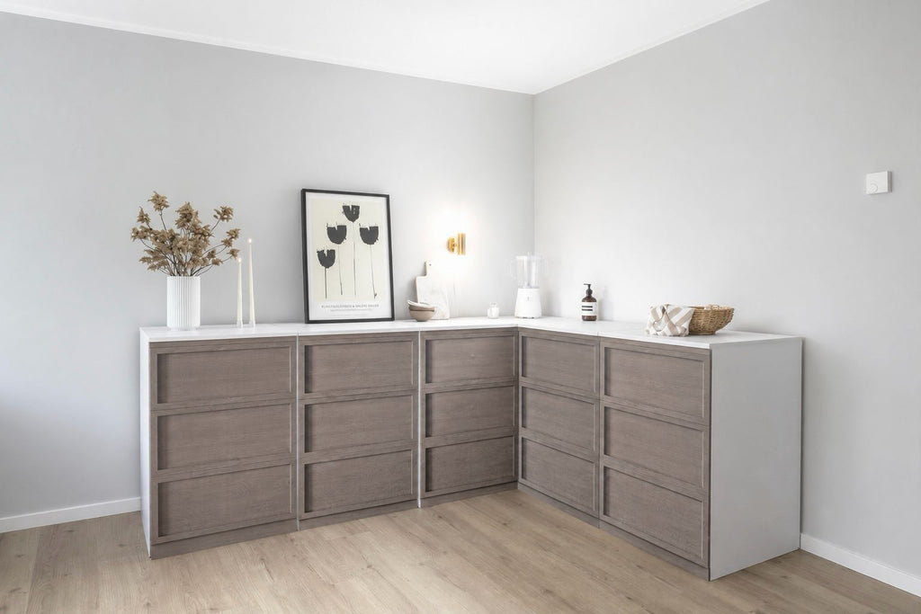 Pappküche 240 × 180 cm in L-Form in Holzoptik für Home Staging