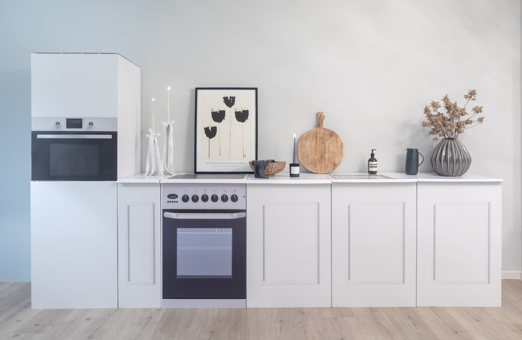 Küchenattrappe ENNA Schneeweiß – Anwendungsbeispiel im Home Staging