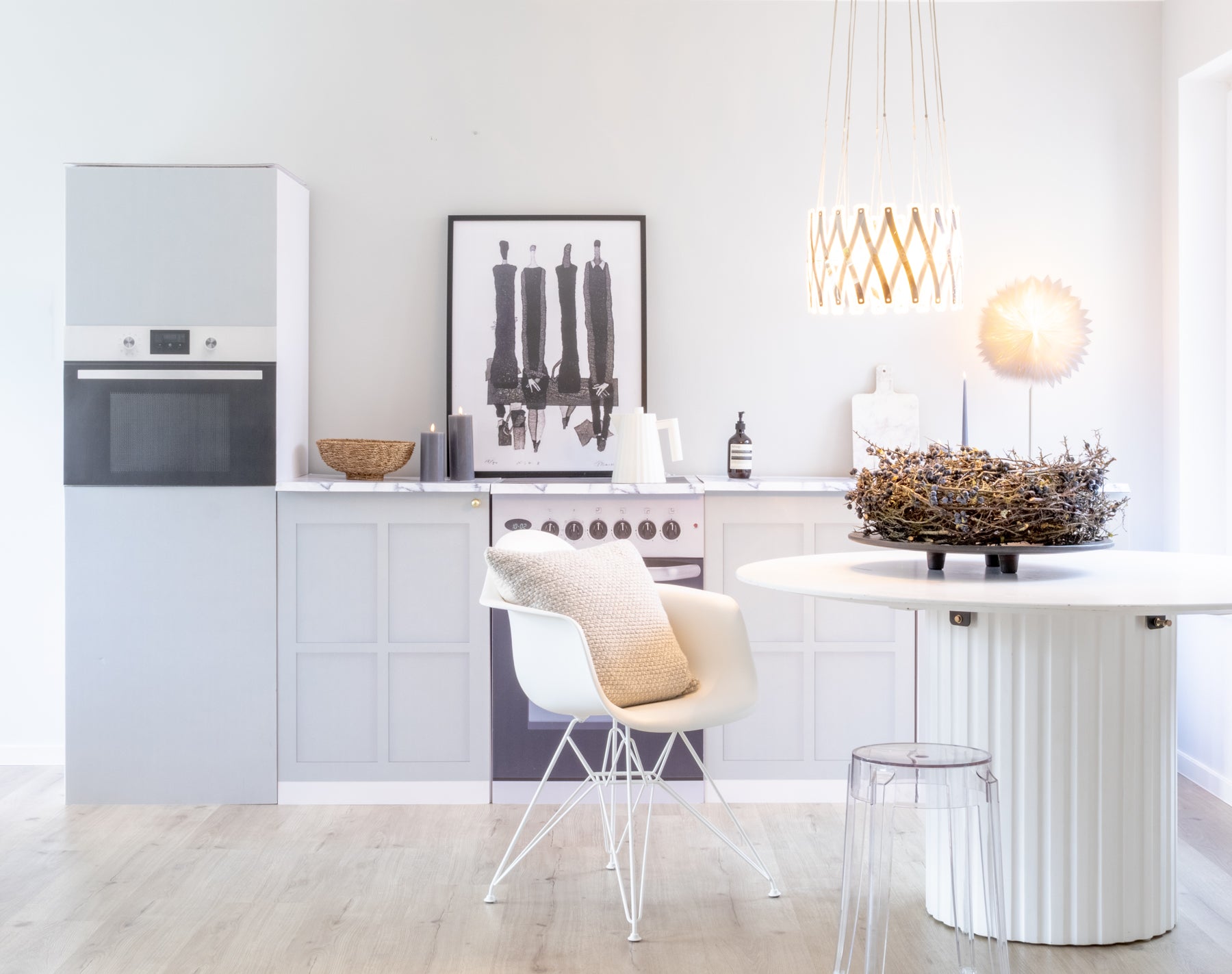 Küchenattrappe AGDA Hellgrau – Anwendungsbeispiel im Home Staging