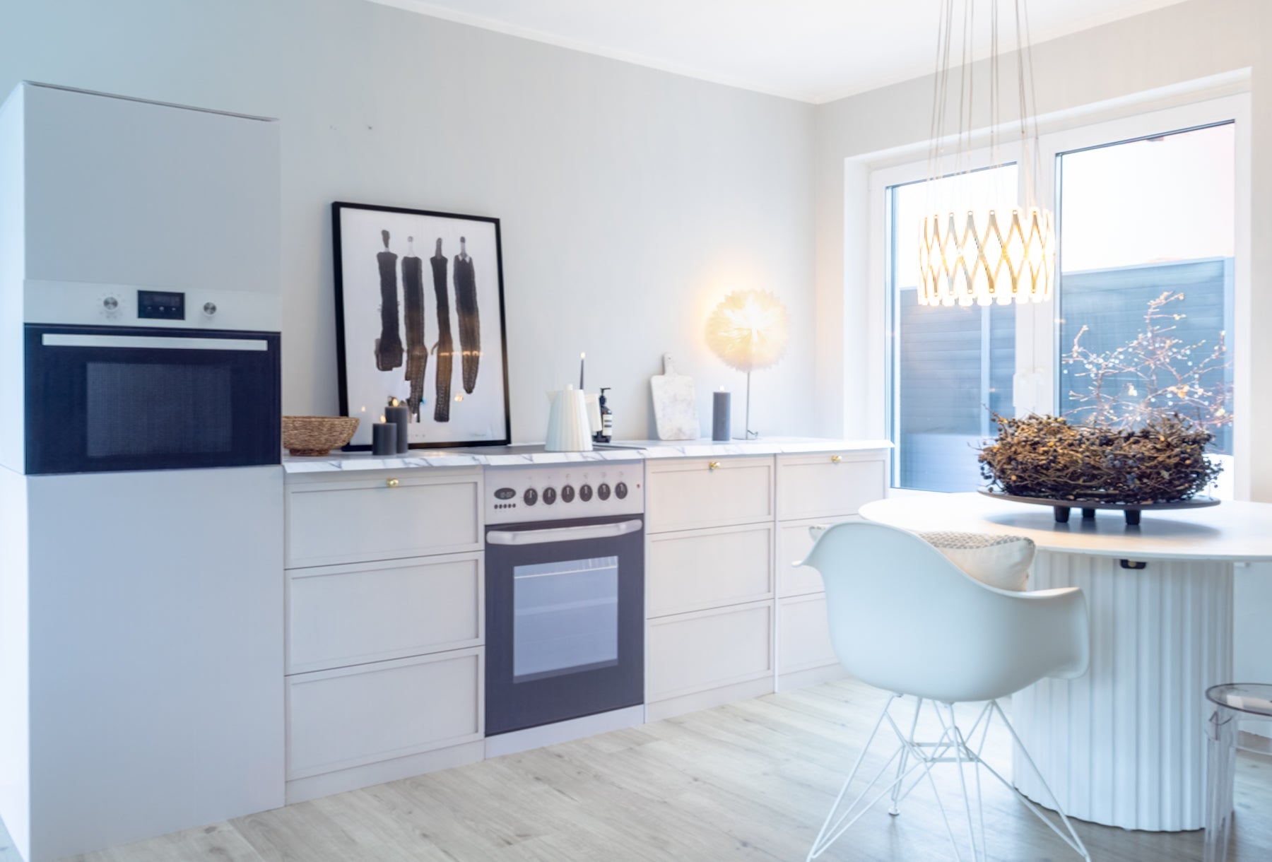 Küchenattrappe AIK Beige – Anwendungsbeispiel im Home Staging