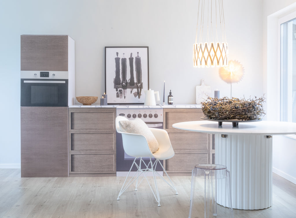 Küchenattrappe KARLSSON Holzoptik – Anwendungsbeispiel im Home Staging