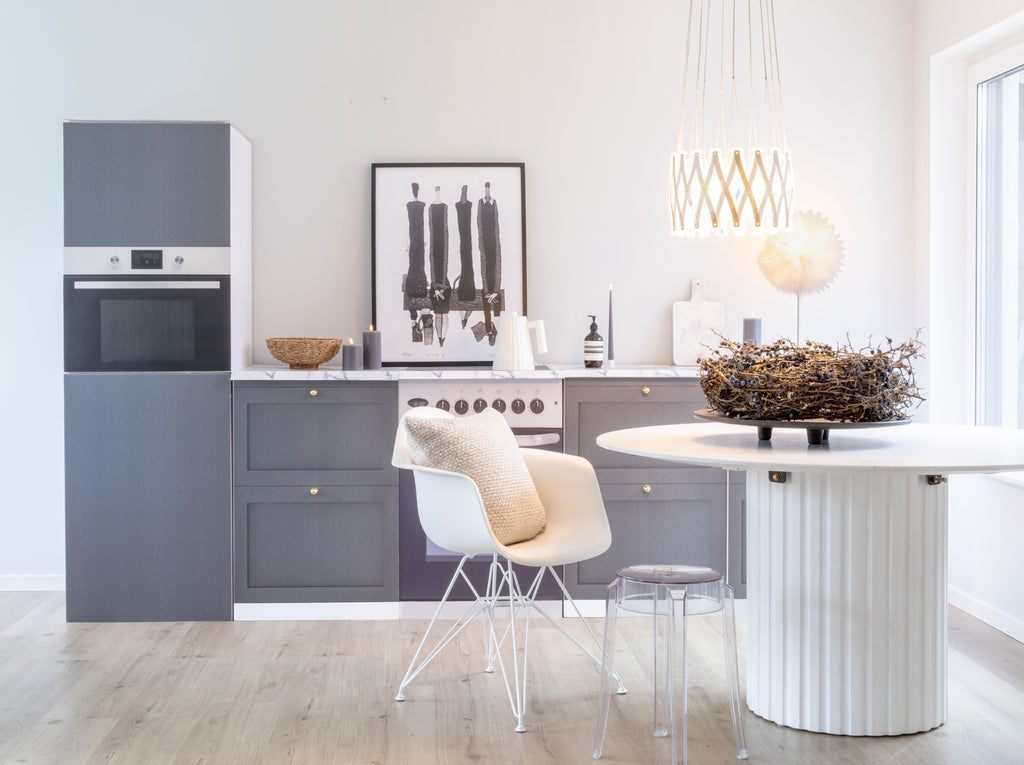 Küchenattrappe LEEVI Anthrazit – Anwendungsbeispiel im Home Staging