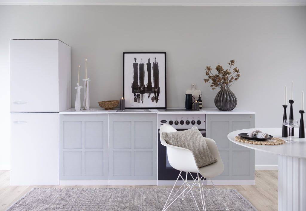 Kühlschrank-Attrappe FREEZEBERT für Home Staging Pappküchen