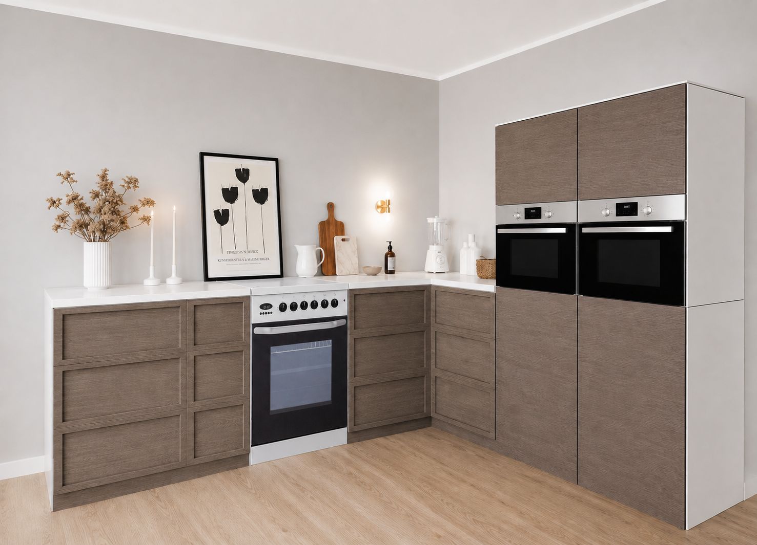 Pappküche 270 × 240 cm mit zwei Hochschränken in Holzoptik für Home Staging