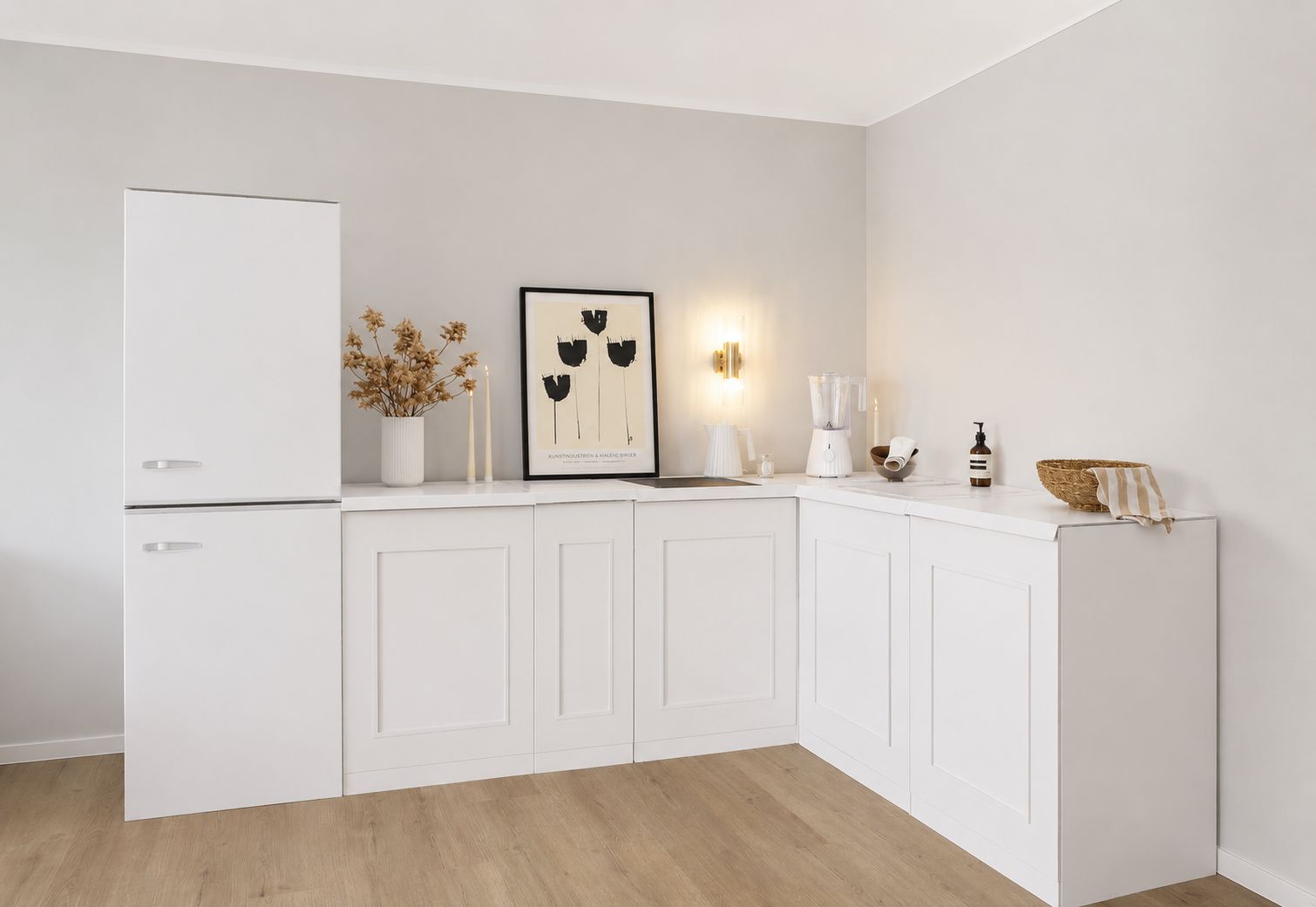 Pappküche 270 × 180 cm mit Kühlschrank – Anwendungsbeispiel im Home Staging