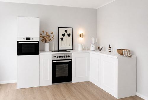Pappküche 270 × 180 cm mit Hochschrank und Herd für Home Staging