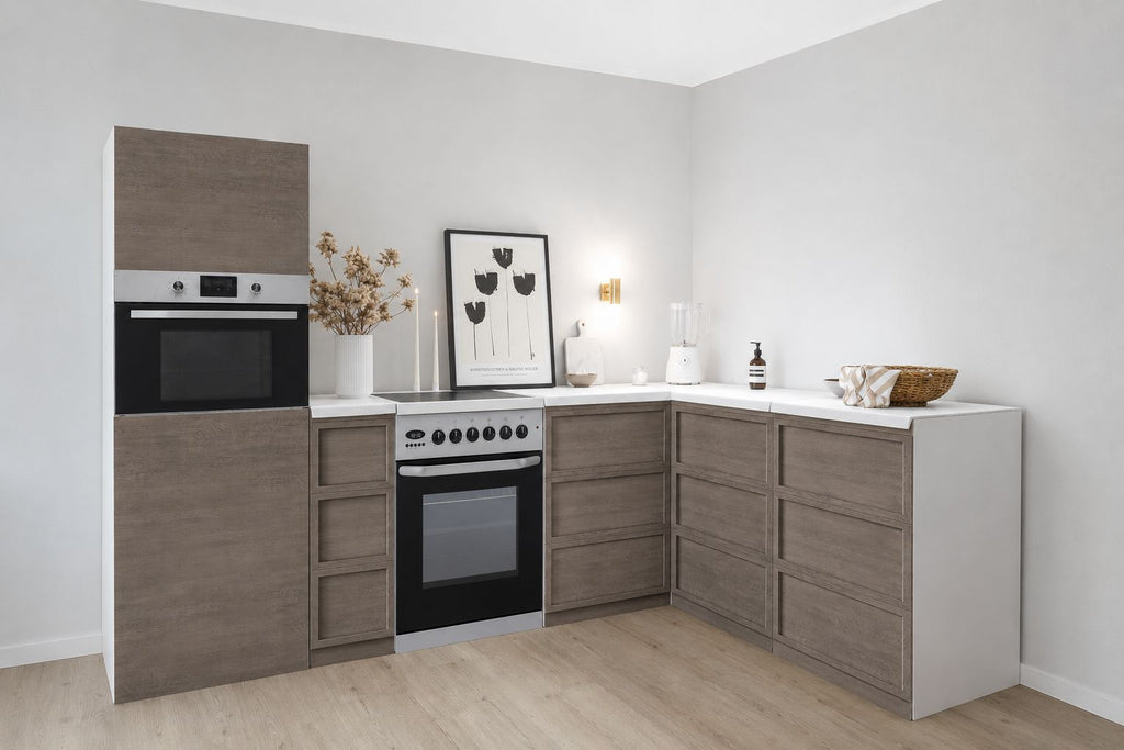 Pappküche 270 × 180 cm mit Hochschrank und Herd – Anwendungsbeispiel im Home Staging